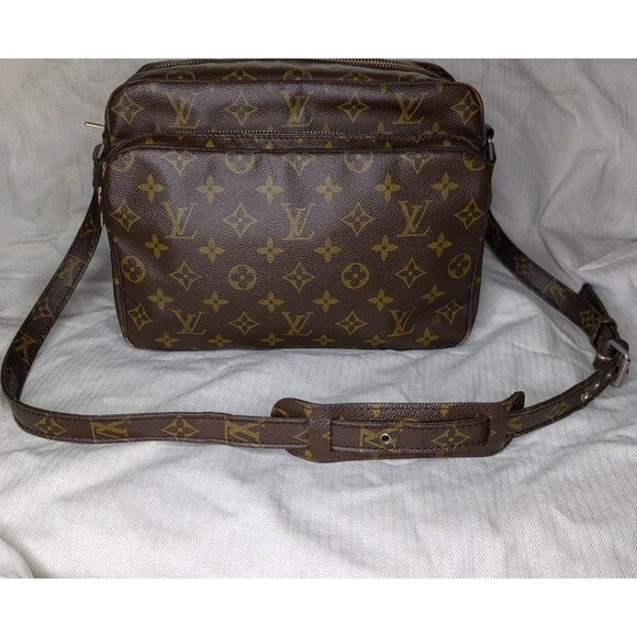 Louis Vuitton Handbags - Louis Vuitton Nile Monogram Crossbody Bag M45244 Vintage Authentic w/ COA
